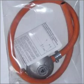   Gáztűzhelyhez PB nyomáscsökkentő komplett tömlővel + 2 db. bilincs # (CE 0085-22 ) nem állítható 29mbar 1kg./h 1fm. #